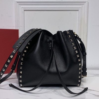 Valentino 2020 Garavani Rockstud Leather Bucket Shoudler Bag,22CM - 발렌티노 2020 가라바니 락스터드 레더 버킷 숄더백, VTB0949,22CM,블랙