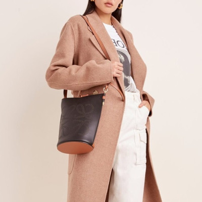 Loewe 2020 Leather Bucket Shoulder Bag, 29CM - 로에베 2020 레더 버킷 숄더백 ,LOEB0417,29CM, 블랙