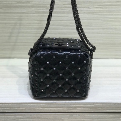 Valentino 2020 Leather Garavani Rockstud Spike Shoudler Bag,15CM - 발렌티노 2020 레더 가라바니 락스터드 스파이크 숄더백,VTB1021,15CM,블랙