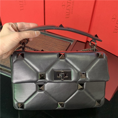 [매장판]Valentino 2021 Large Garavani Roman Stud Shlouder Bag,30cm,VTB1083 - 발렌티노 라지 로만 스터드 숄더백,30cm,블랙