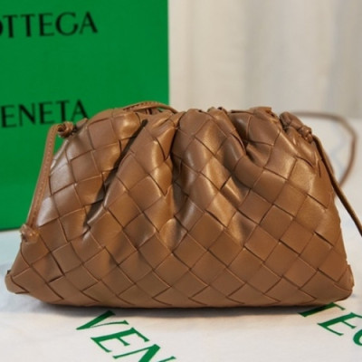 [보테가베네타]Bottega Veneta 2021 Women's Leather Pouch,22cm,BVB0631 - 보테가베네타 2021 여성용 레더 파우치,22cm,카키