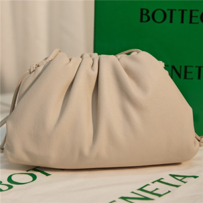 [보테가베네타]Bottega Veneta 2021 Women's Leather Pouch,22cm,BVB0633 - 보테가베네타 2021 여성용 레더 파우치,22cm,베이지