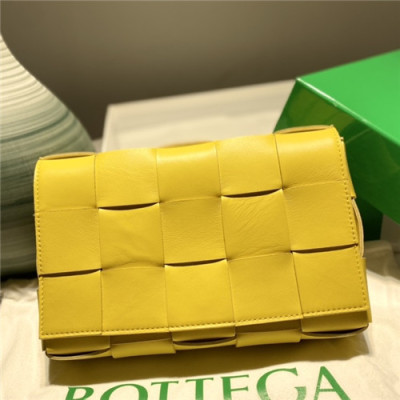 [보테가베네타]Bottega Veneta 2021 Women's Leather Shoulder Bag,23cm,BVB0656 - 보테가베네타 2021 여성용 레더 숄더백,23cm,옐로우