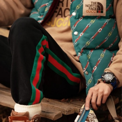 Gucci  Mens Patch Logo Modern Duck Down Padding Vest Green - 구찌 2021 남성 패치 로고 모던 덕다운 패딩조끼 Guc04446x Size(xs - xl) 그린