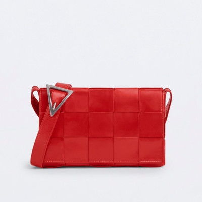 보테가 여성 레드 카세트백 - Womens Red Cassette Bag - bv0353x