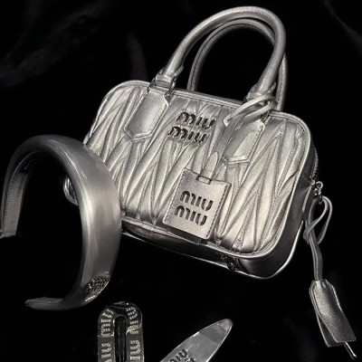 미우미우 여성 실버 토트백 - Miumiu Womens Silver Tote Bag - miu279x